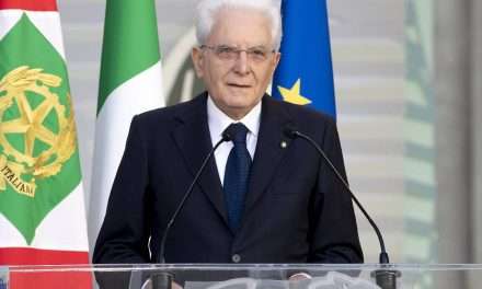 Festa della Repubblica, Mattarella: “Nella Costituzione vivono i valori della Repubblica e continuano a guidarci”