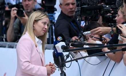 Chisinau, Meloni: “Siamo sostenitori della politica delle porte aperte. Adesione dell’Ucraina alla Nato? Ne parliamo a Vilnius”