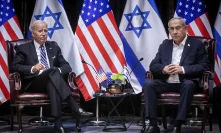 Biden a Tel Aviv, il giorno dopo l’attacco all’ospedale si susseguono manifestazioni in Medio Oriente