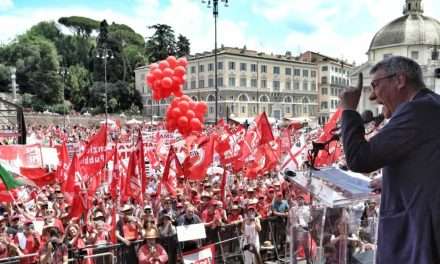 Cgil, a Roma la manifestazione per i diritti costituzionali. Landini: “Salario, pensioni e difesa del reddito”