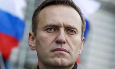 Caso Navalny, il corpo non è all’obitorio. Portavoce: “Si tratta di un omicidio politico”