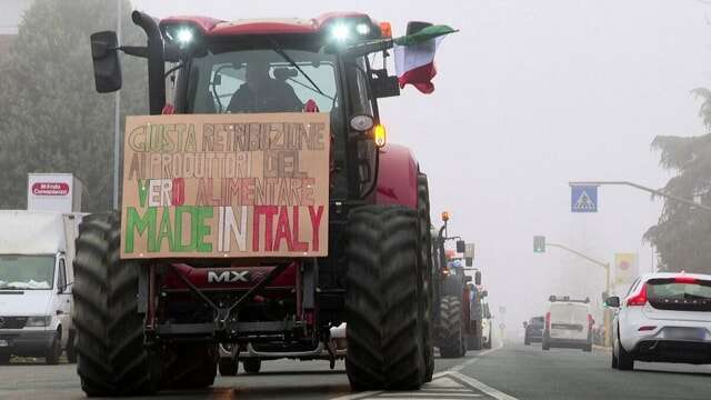 Trattori, il movimento si spacca e la parte più intransigente annuncia: “Giovedì in 20mila al Circo Massimo”