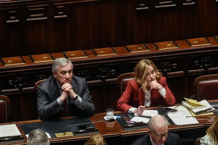 Hormuz, Palazzo Chigi smentisce il Financial Times: «Nessun negoziato con l’Iran per le navi italiane»