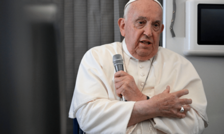 Papa Francesco: tra il lutto del mondo e l’ombra sul Conclave