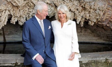 Re Carlo e Camilla accendono Ravenna: entusiasmo per la visita