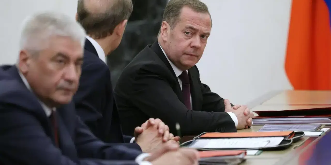 Medvedev minaccia Svezia e Finlandia: “Sono obiettivi militari”