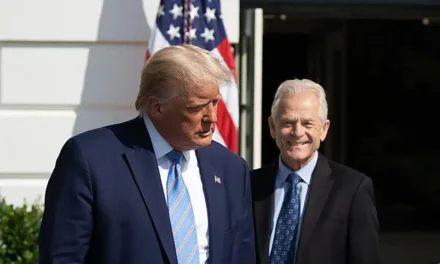 Peter Navarro, il guru dei dazi scelto da Trump su Amazon
