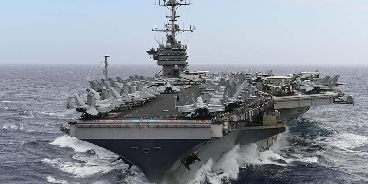 Portaerei Usa fa precipitare un caccia per sfuggire a un attacco Houti