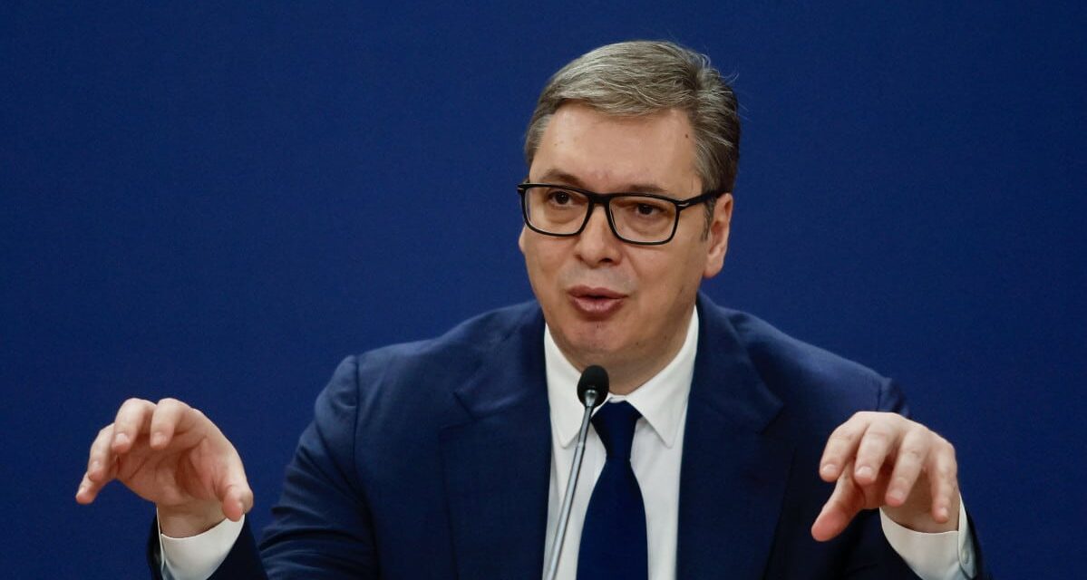 Vučić ricoverato dopo il ritorno dagli USA: scontro politico in Serbia