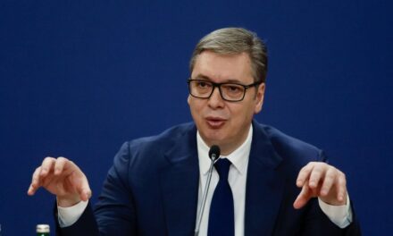 Vučić ricoverato dopo il ritorno dagli USA: scontro politico in Serbia