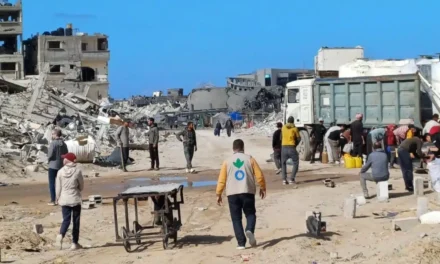 Gaza, caos nella distribuzione degli aiuti: tensioni e spari tra fame e disperazione