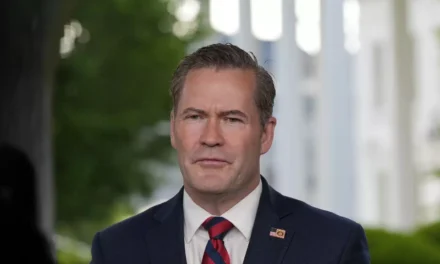 Media usa. Il consigliere per la sicurezza nazionale Waltz si dimette