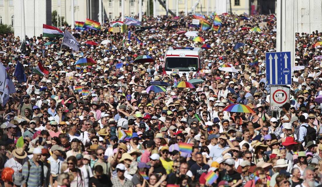 Budapest Pride 2025: in 200.000 sfidano Orbán per i diritti LGBTQIA+