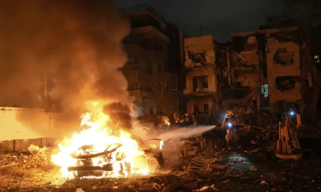 Iran-Usa, tregua già in crisi: Hormuz di nuovo sotto pressione e minacce di Trump