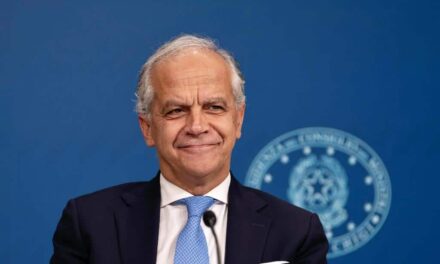 Taser e sicurezza: Piantedosi difende l’uso della pistola elettrica dopo i casi di Olbia e Genova