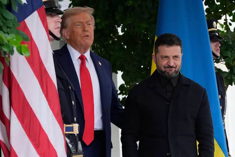 Vertice alla Casa Bianca, Trump interrompe i colloqui per telefonare Putin