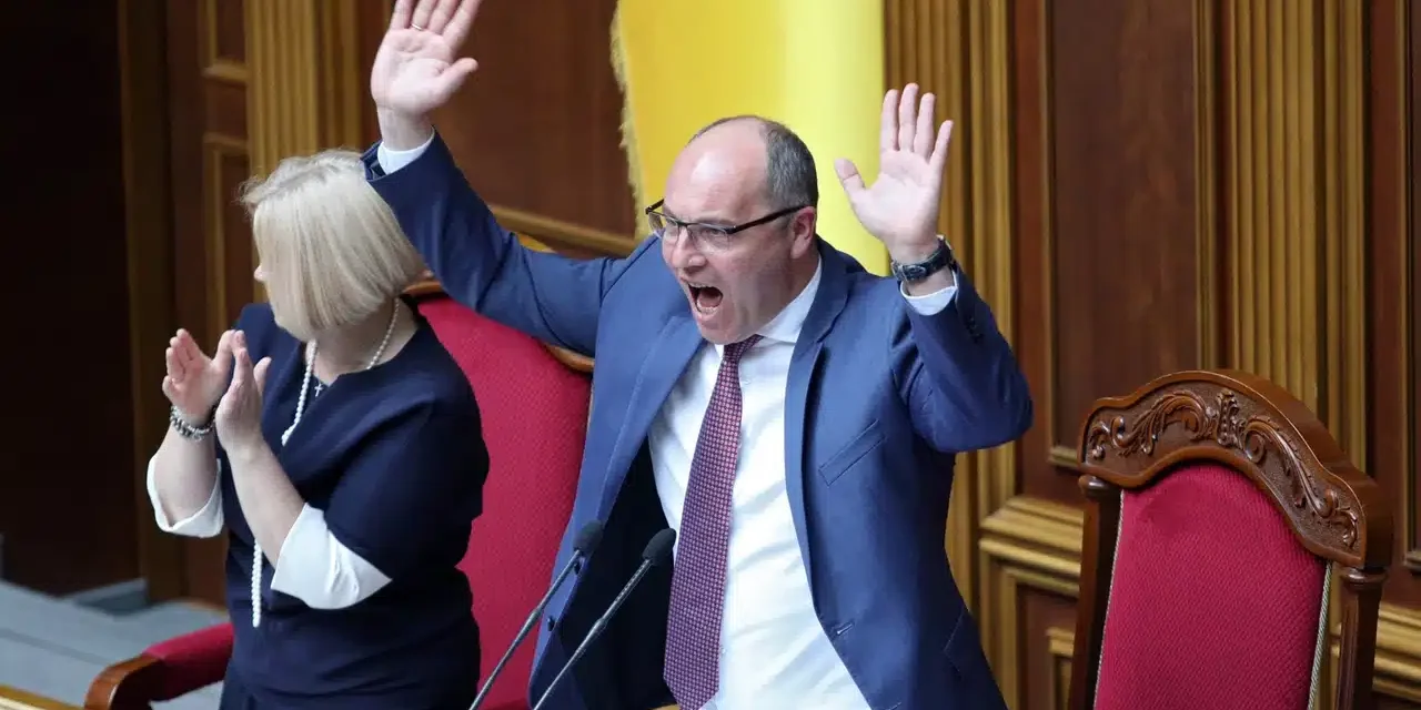 Ucraina, Leopoli sotto shock: ucciso l’ex presidente del Parlamento Andrij Parubij