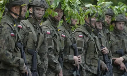 Droni russi in Polonia: l’Europa si mobilita e Varsavia invia 40 mila soldati ai confini