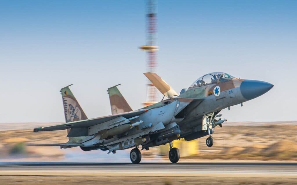 Aerei militari israeliani nelle basi italiane: scontro politico sulla cooperazione con Tel Aviv