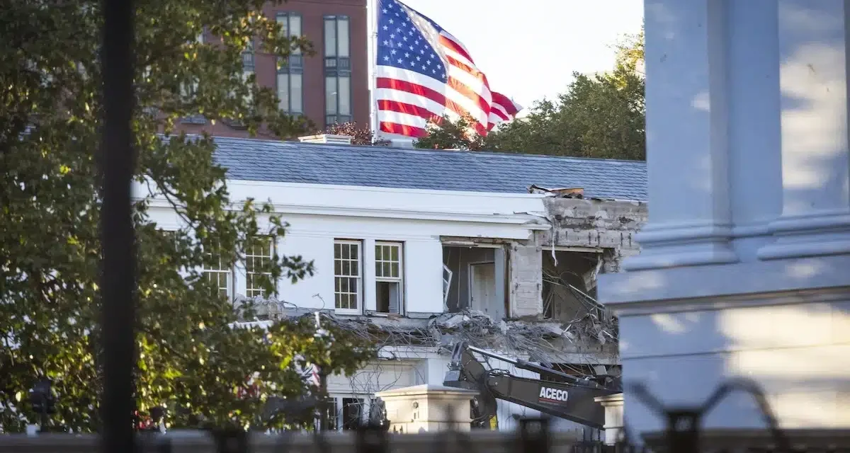 Casa Bianca, al via la demolizione dell’ala est per far posto a una nuova sala cerimoniale voluta da Trump