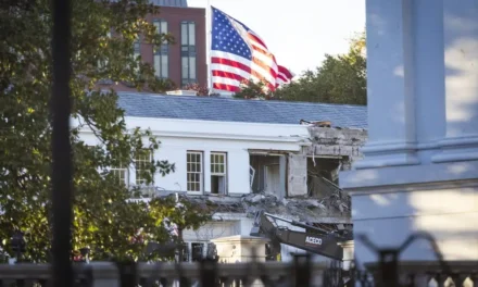 Casa Bianca, al via la demolizione dell’ala est per far posto a una nuova sala cerimoniale voluta da Trump