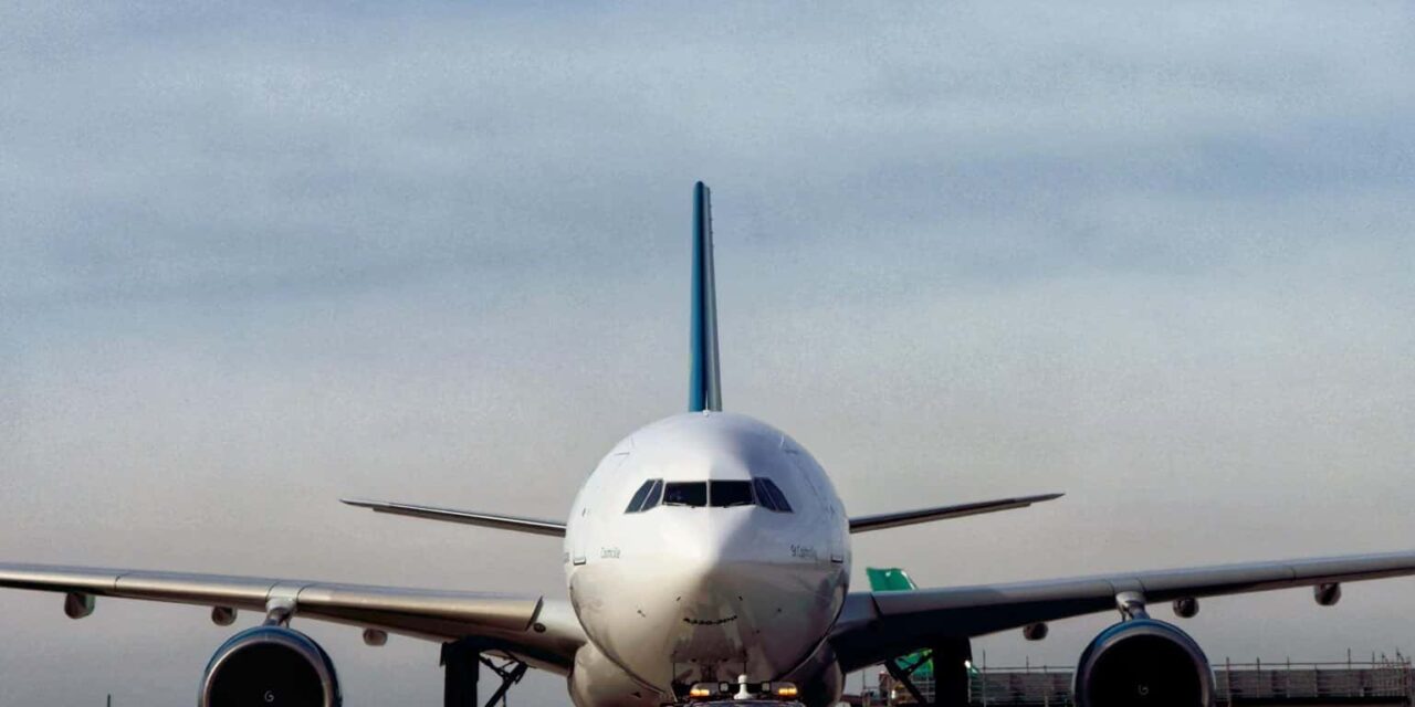 Shutdown negli Stati Uniti: cancellati centinaia di voli, FAA riduce il traffico aereo del 10%