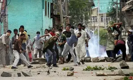 Kashmir pakistano, proteste violente contro il governo: morti e blackout delle comunicazioni