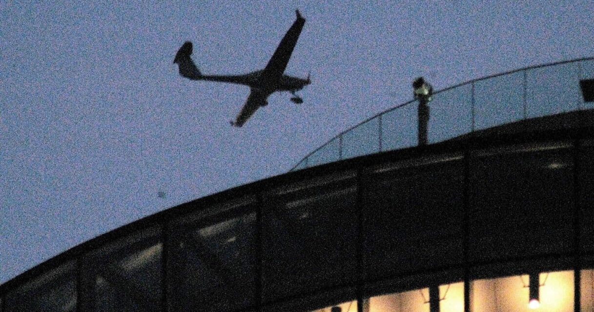 Allarme droni all’aeroporto di Monaco: voli sospesi, 3.000 passeggeri coinvolti