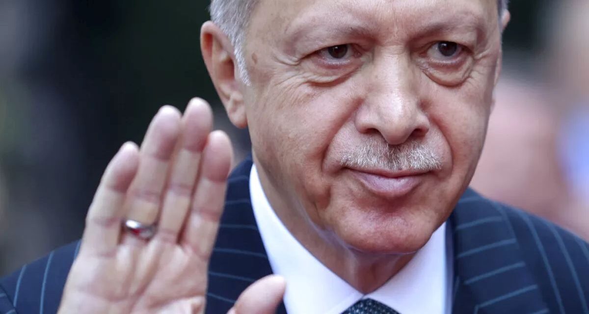 Archiviata la causa contro Özgür Özel: il leader dell’opposizione turca resta alla guida del CHP