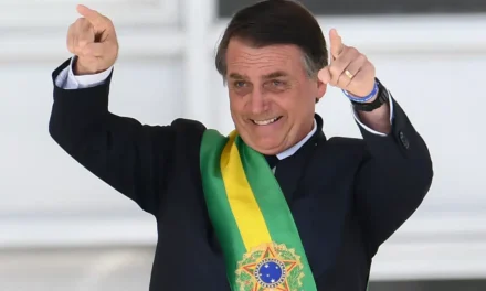 Brasile, arrestato e portato in carcere l’ex presidente Bolsonaro