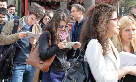 Giovani italiani 2025: meno occupazione, maturità in ritardo e futuro incerto