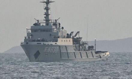 Tensioni nello Stretto di Taiwan: la Cina lancia razzi durante esercitazioni militari a fuoco vivo