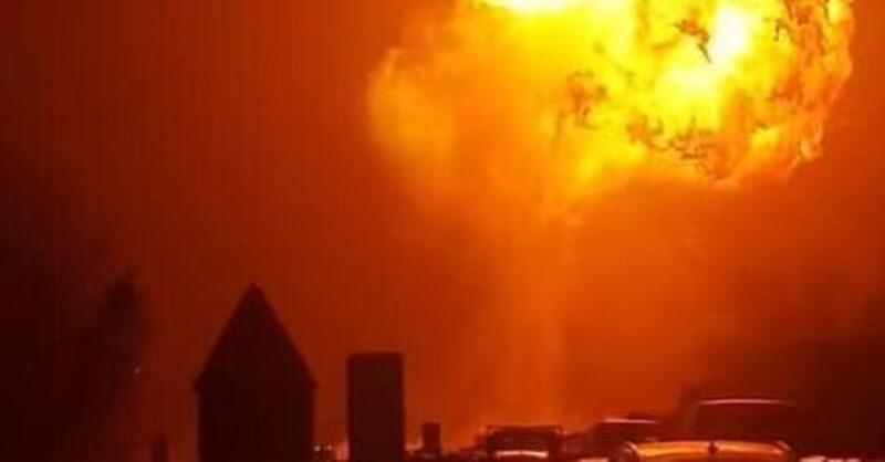 Esplosione sull’A1 a Teano Ovest: autobotte Gpl in fiamme, nessun ferito