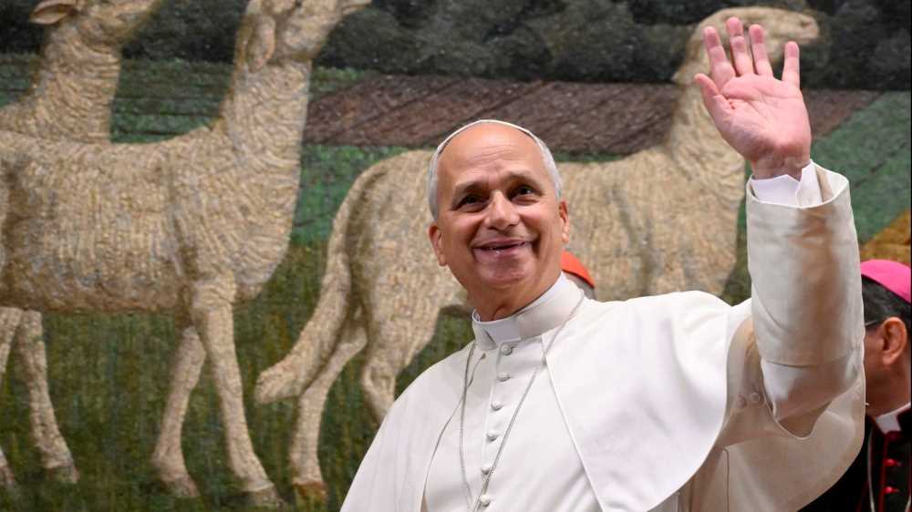 Natale, il Papa invita a dire no allo shopping compulsivo e ad aprire le case ai poveri