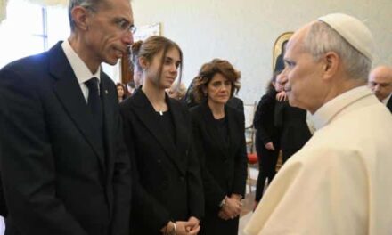 Papa Leone XIV incontra i familiari delle vittime di Crans-Montana: parole di fede e consolazione
