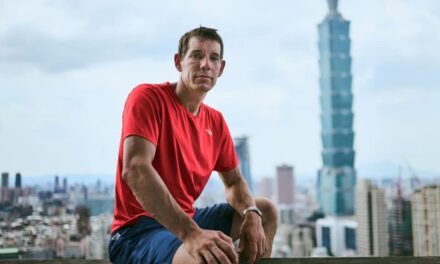 Alex Honnold sfida il Taipei 101: scalata in free solo in diretta mondiale su Netflix
