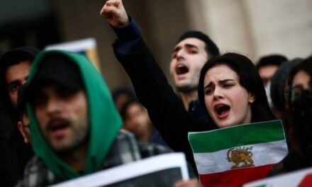 Iran: Trump valuta attacchi mirati, Teheran chiude lo spazio aereo
