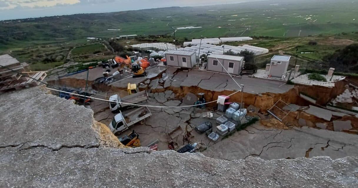 Frana a Niscemi, 500 evacuati nel quartiere Santa Croci: città isolata, scuole chiuse