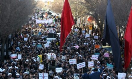 A Teheran notte di scontri, cariche e arresti