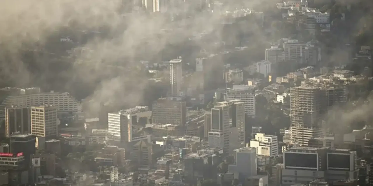 Raid americani sui cieli di Caracas. Catturati Madauro e la moglie. La guerra di Trump contro il narcotraffico, ma è il petrolio che interessa a Washington