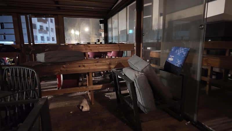 Crans-Montana, le foto del Constellation dopo l’incendio: chiavistelli e vie di fuga bloccate