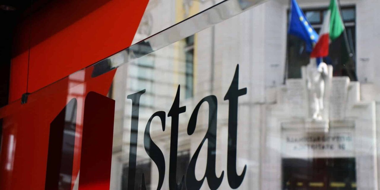 Export italiano in crescita nel 2025: per l’Istat surplus a 50,7 miliardi grazie a farmaceutica ed energia