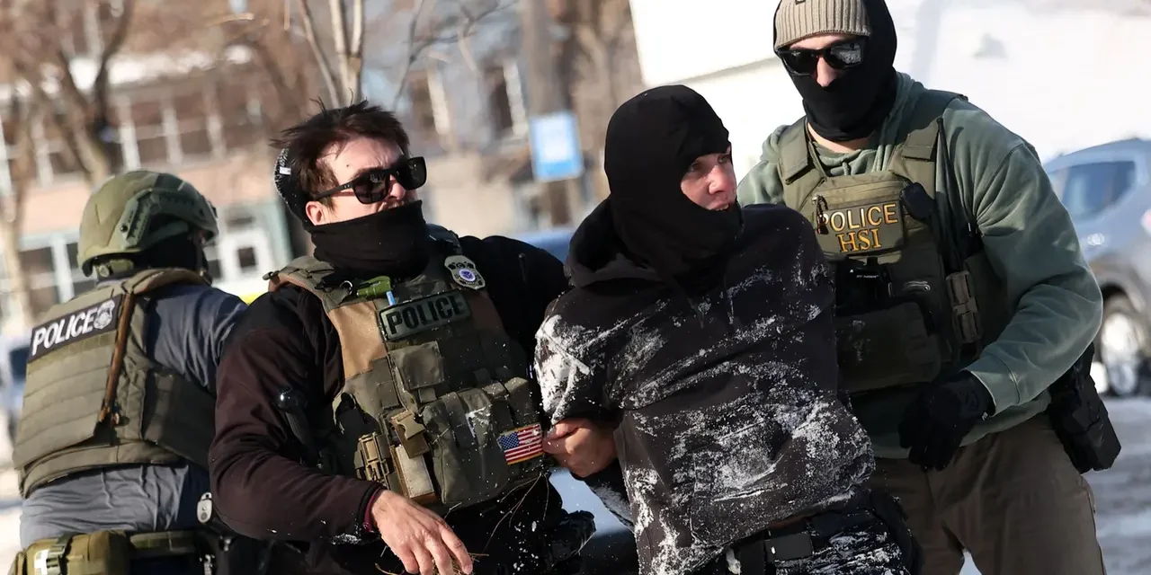 Minnesota, ridotti gli agenti federali anti-immigrazione