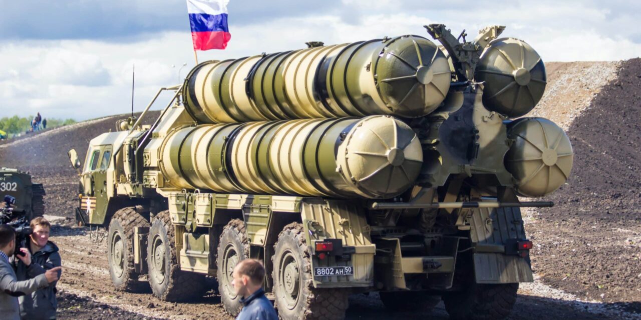 Medvedev minaccia: “Armi nucleari legittime contro Ucraina e Paesi fornitori”