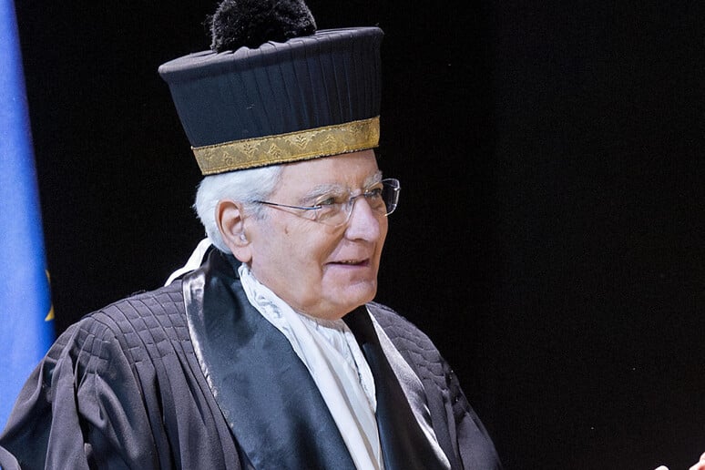 Mattarella, laurea honoris causa e Firenze: “Non lasciamo spazio alla tirannide cesarista”