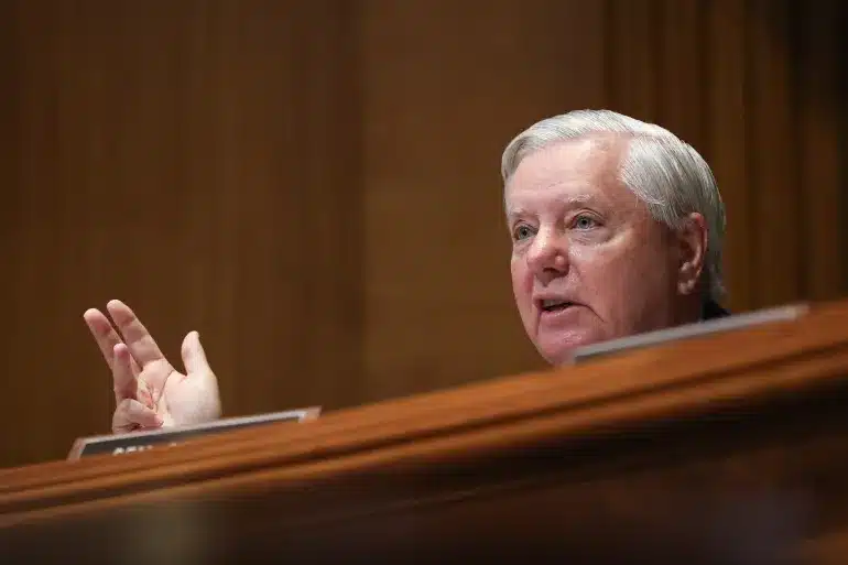 “Quando il regime iraniano cadrà faremo una montagna di soldi”, le parole del senatore repubblicano Lindsay Graham