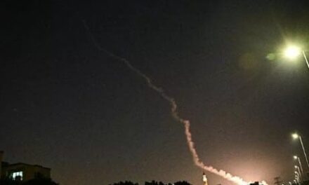 La controffensiva iraniana. Nella notte nuova ondata di missili e droni contro target israeliani e basi americane in Medio Oriente