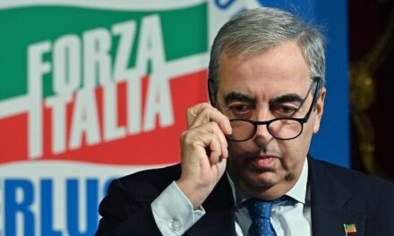 Forza Italia, Gasparri lascia la guida al Senato
