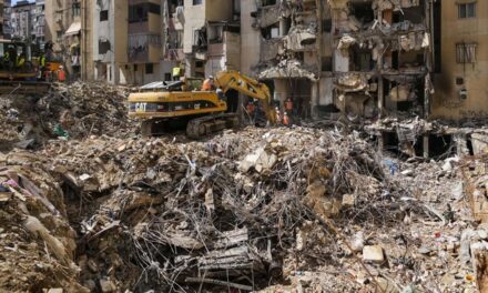 Raid israeliani sul Libano, centinaia di vittime. Morto anche l’ex ministro degli Esteri iraniano