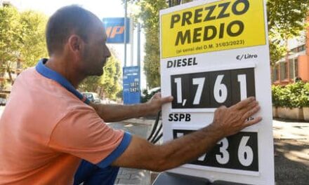 Cassazione: «Pagare troppo poco i lavoratori può essere reato»